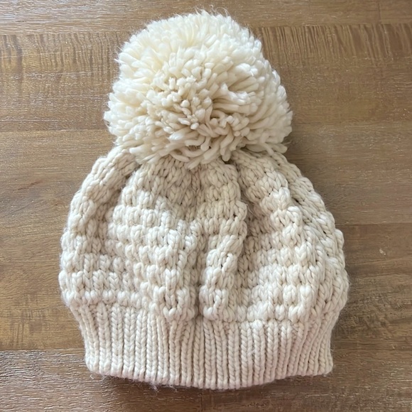 Urban Outfitters Chunky Knit Pom Pom Beanie Cream Ivory - Picture 1 of 11